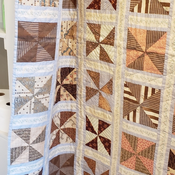 1800s Quilt multiple patterned fabric - Picture 15 of 16